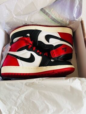 AirJordan1 Retro High OG Big Kids Sneakers Red,Black,White Size 6.5 New In Box